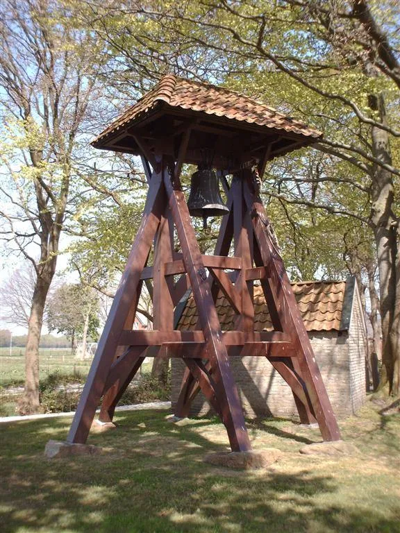 Langedijke: Klokkenstoel Langedijke 04