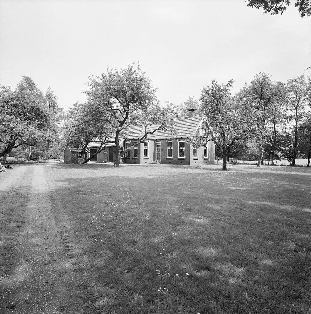 Oldekerk: Overzicht voorgevel en rechter zijgevel - Oldekerk - 20364177 - RCE